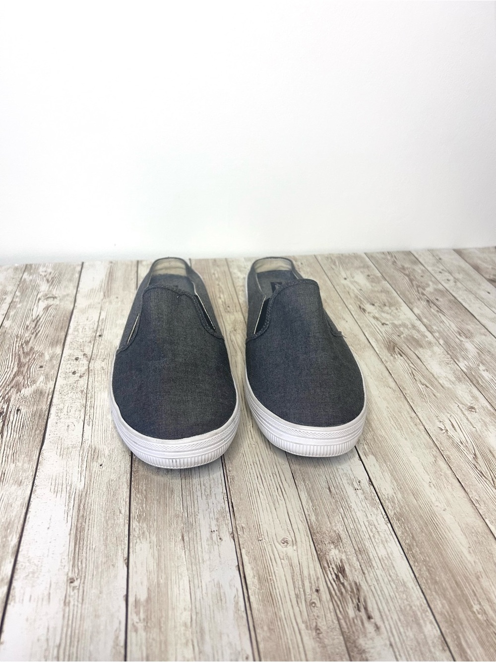 American Eagle Women’s 8.5 Gray Canvas Slip On Sneakers Casual Shoes